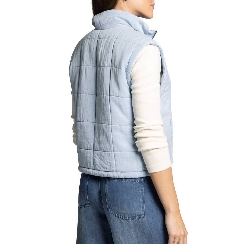 NEW THREAD & SUPPLY brina quilted denim zip-up vest in chambray blue - Picture 3 of 4